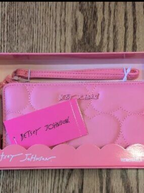 Betsey Johnson Pink Quilted Heart Wristlet Wallet New with Tags in Box